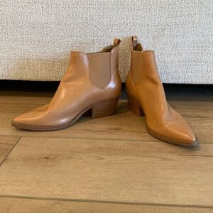 Women's Universal Thread Rosemary Camel Chelsea Boots size 7.5